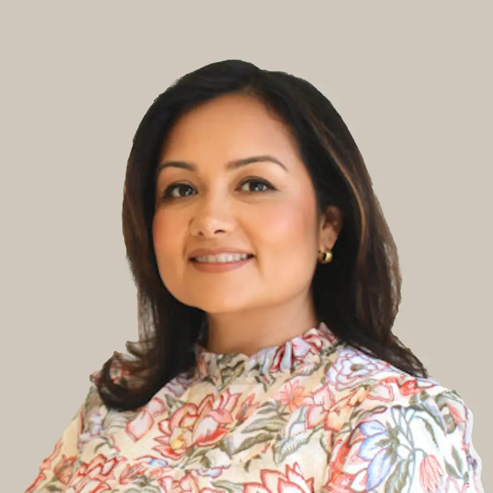 Loretta Lopez, ASW, a warm and empathetic therapist providing inclusive, evidence-based care.